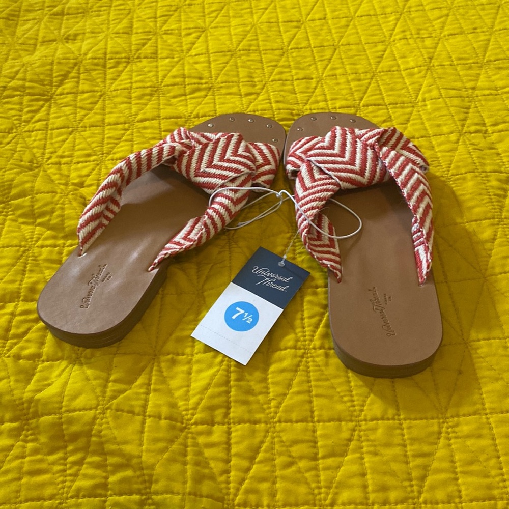 Universal thread, 7 1/2 summer sandals
